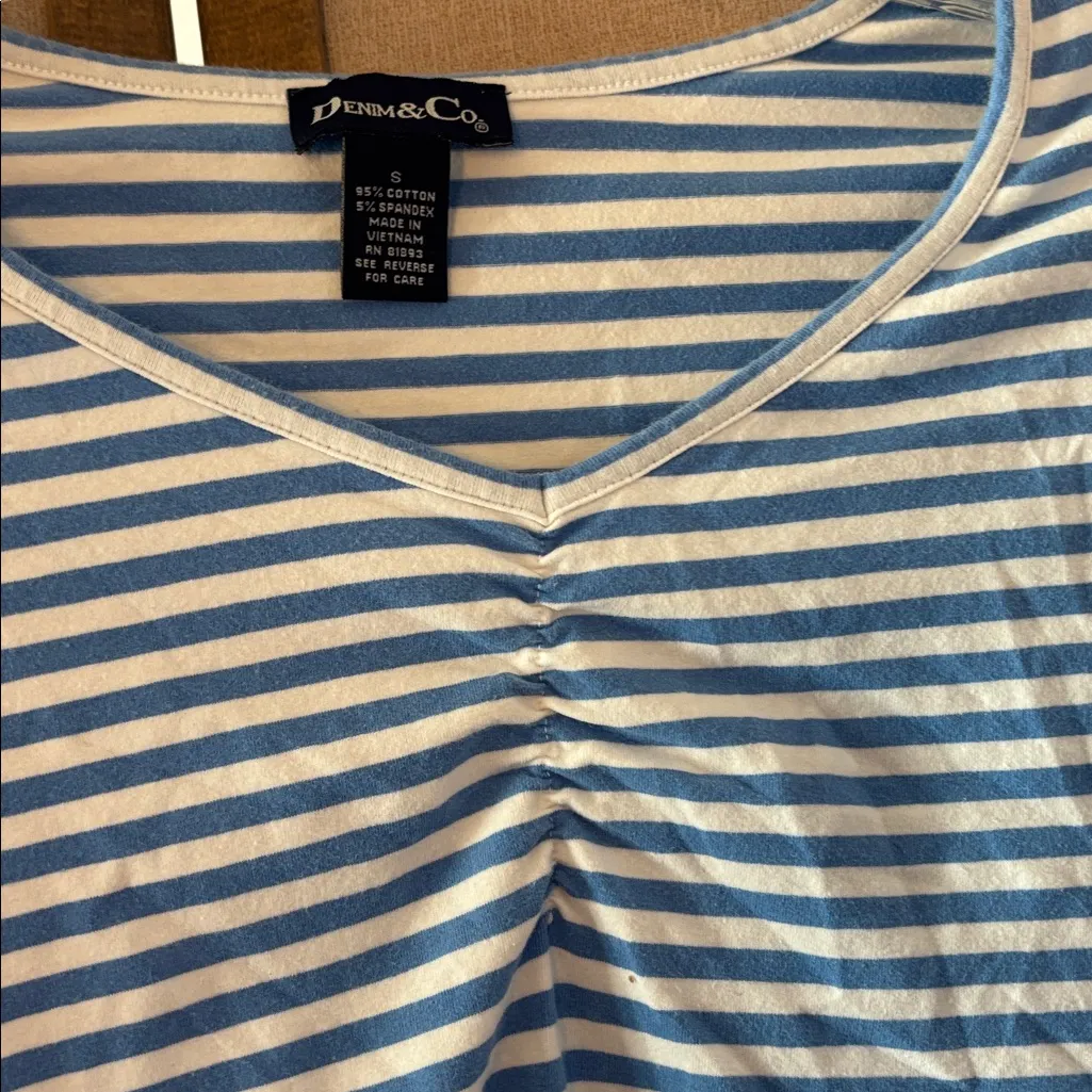 Denim&Co Blue and White Striped Short Sleeve Top small - Image 2