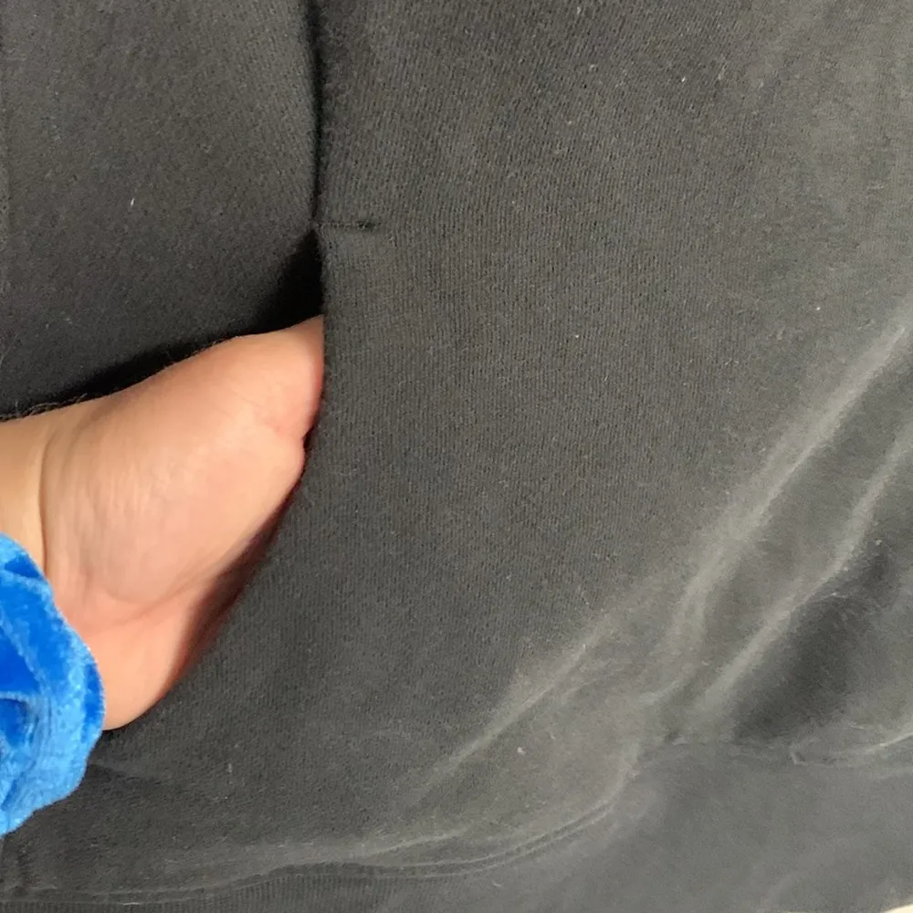 Lululemon Black Flocked Roses Quarter Zip Sweatshirt Size 8 - Image 6