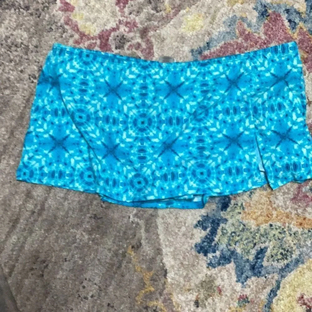 New. BLEU Rod Beattie tie dye skirted bikini bottom. Retails $65 size 14 - Image 5