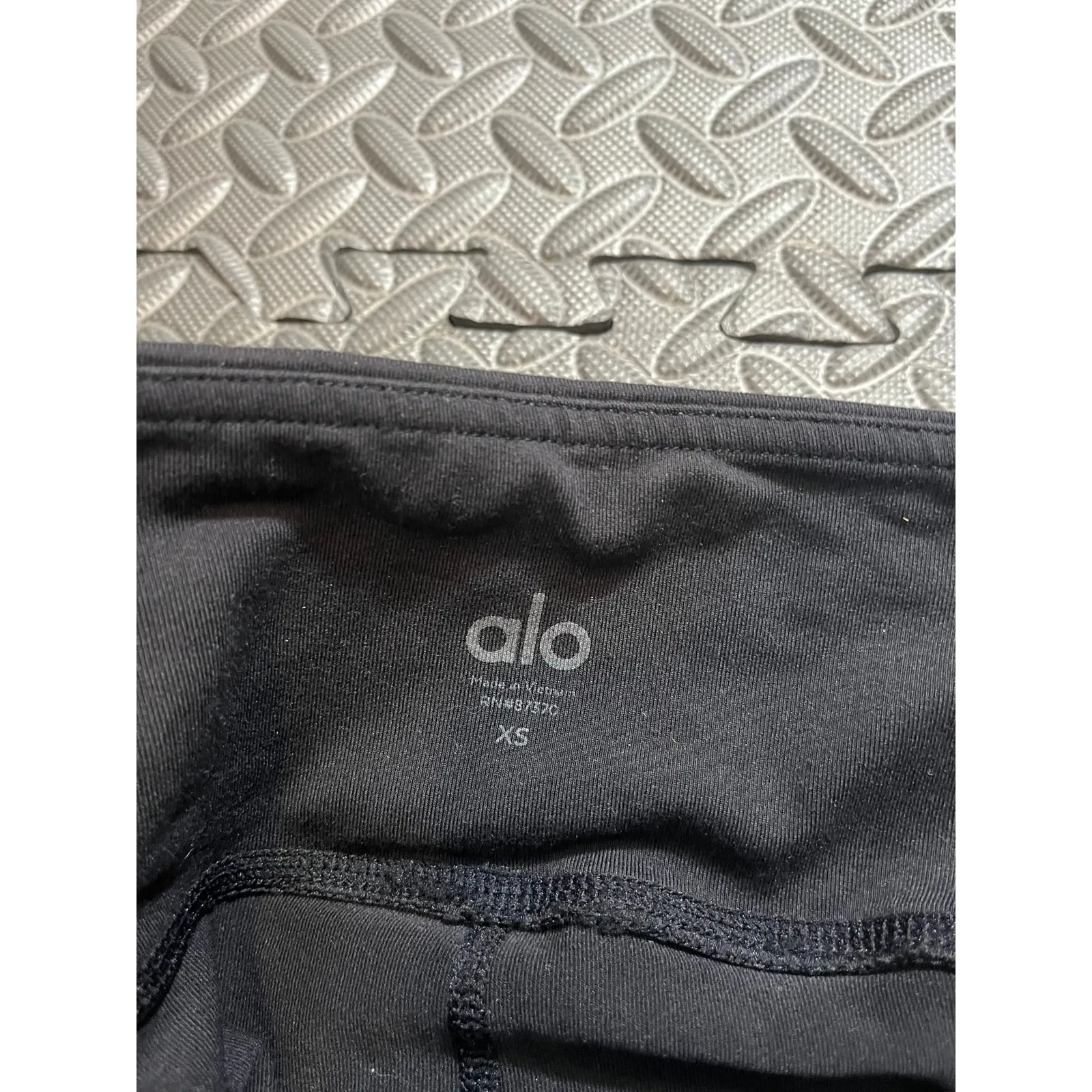 Alo Yoga Airbrush Leggings Black‎ Reflector Stripes Wavy Size XS Athletic Black - Image 2