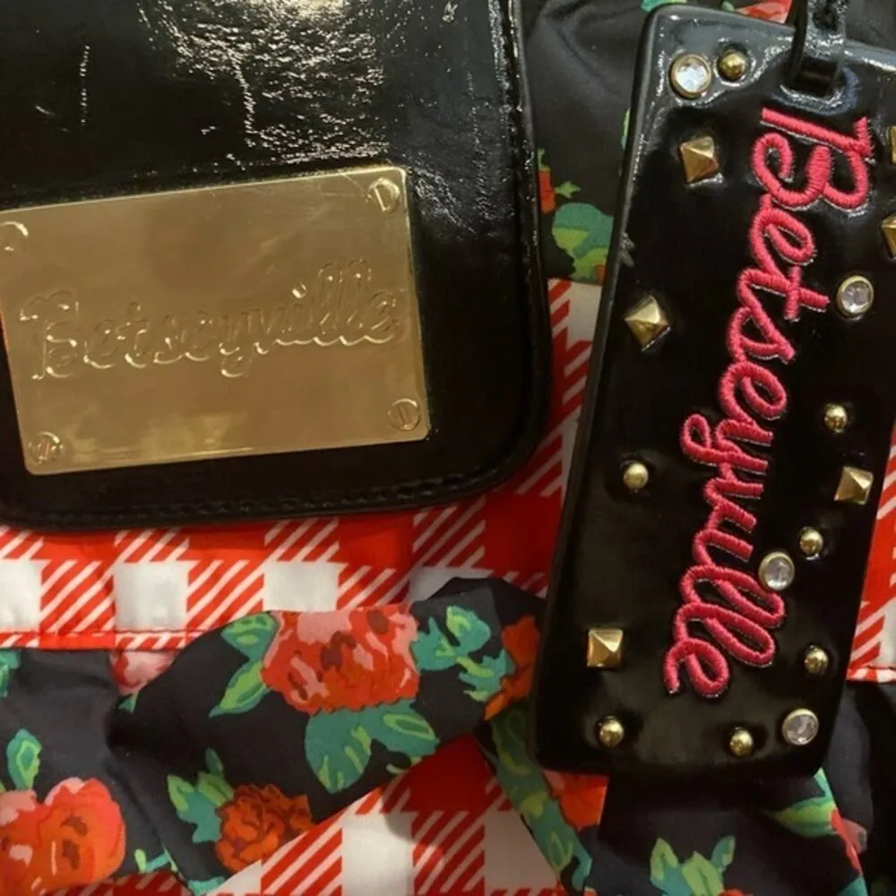 Betsey Johnson Betseyville Rare Handbag - Image 2