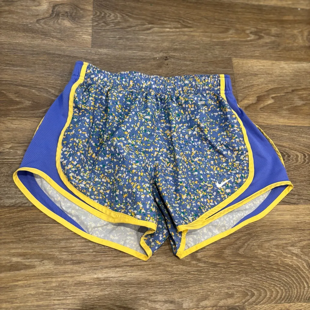 Nike Tempo Icon Clash Women's Printed Dri-Fit Running Shorts - Small - Image 3