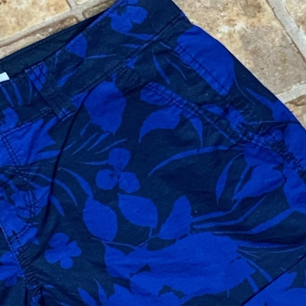 Old Navy Sapphire Blue Floral Print High Rise Shorts Pockets Size 2 - Image 4