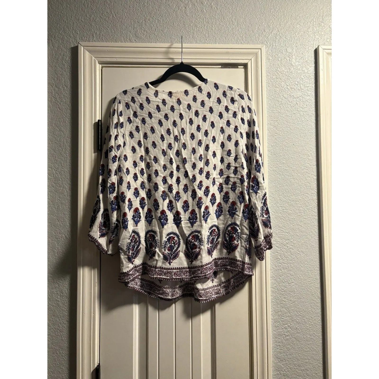 Lucy & Laurel Boho Peasant Top XL White Blue Red Floral 3/4 Sleeve - Image 6