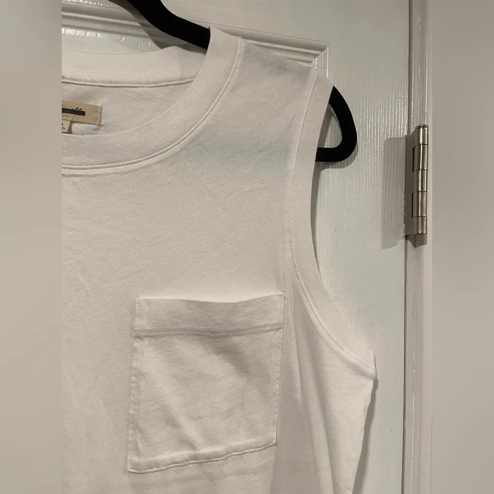 NWOT Madewell Size M White Sleeveless Cotton Muscle Tank Shirt Pocket Split Hem - Image 3