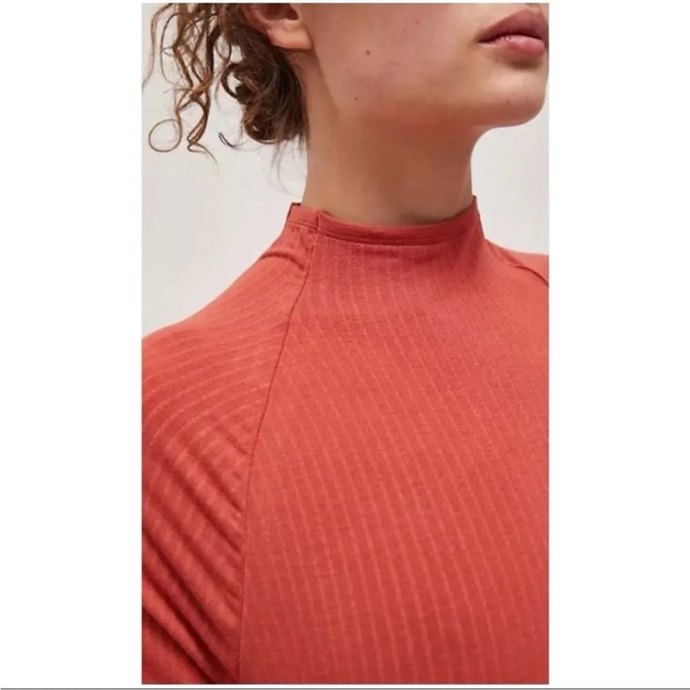 Anthropologie Indra Mock Neck Rose Seamless Turtle Neck NWT Sz L - Image 2