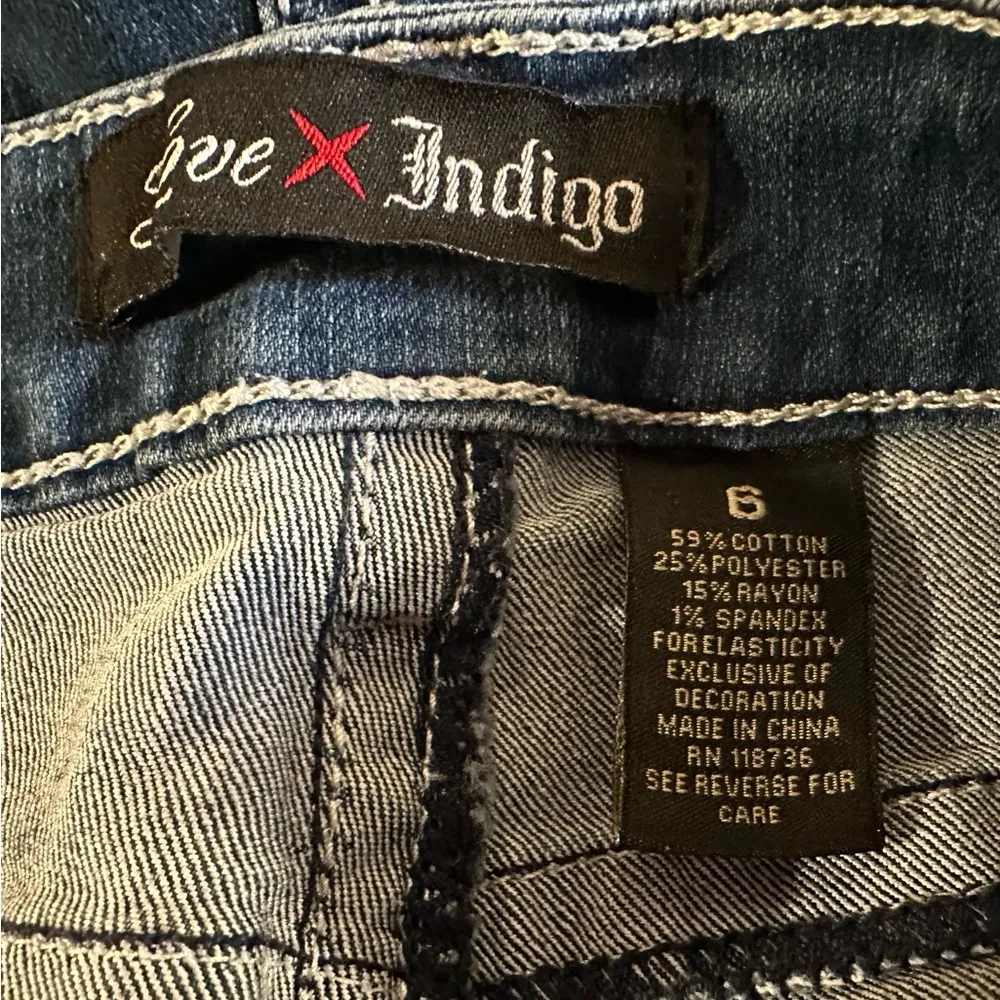 Love Indigo Blue Denim Shorts‎ Size 6 Cross Embroidery Rhinestones Cuffed - Image 12