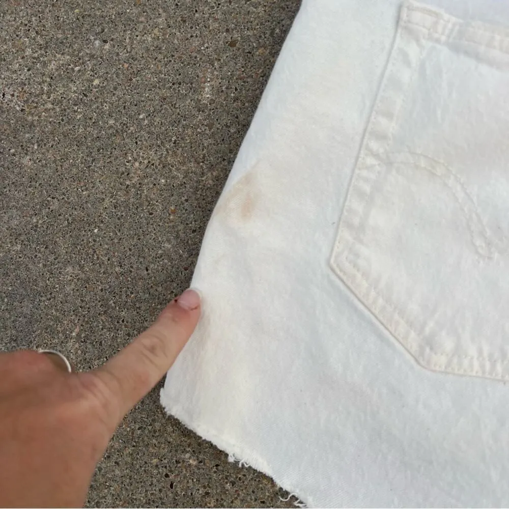 Levi’s 501 white frayed hem button fly distressed festival Jean shorts - Image 6