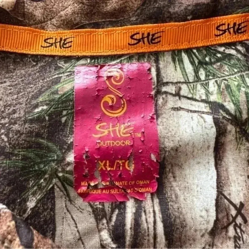 She Outdoor Camo Button Up Shirt Womens Size XL Short Sleeves with pock… Brown - Image 2