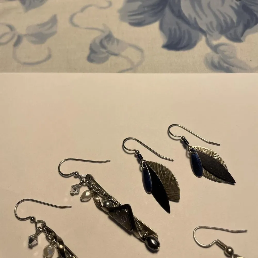 Lot Of 5 Dangle Costume Earrings Pierced Jewelry Mix - Image 2