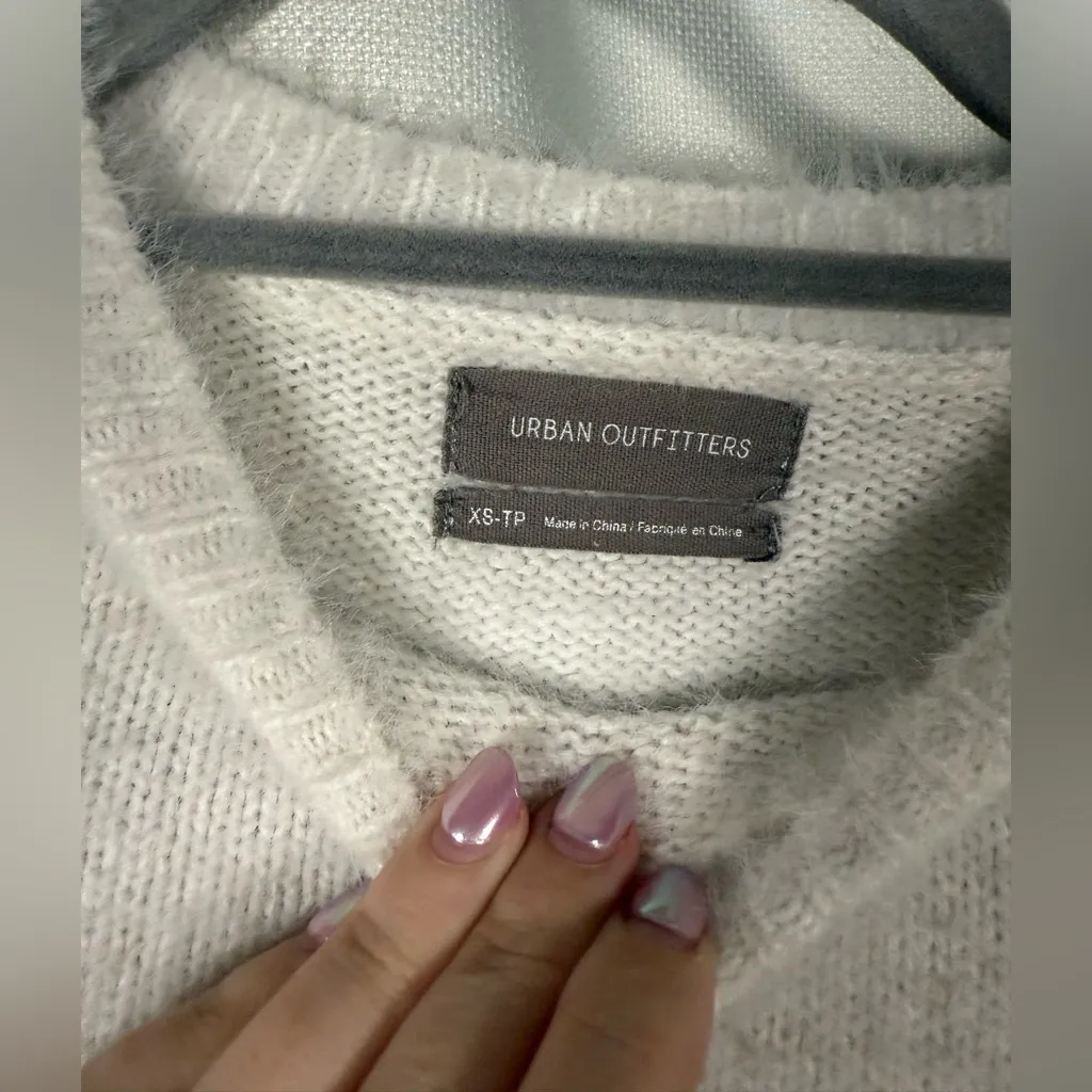 Urban Outfitters White Fuzzy Crewneck Crop Sweater XS - Image 4