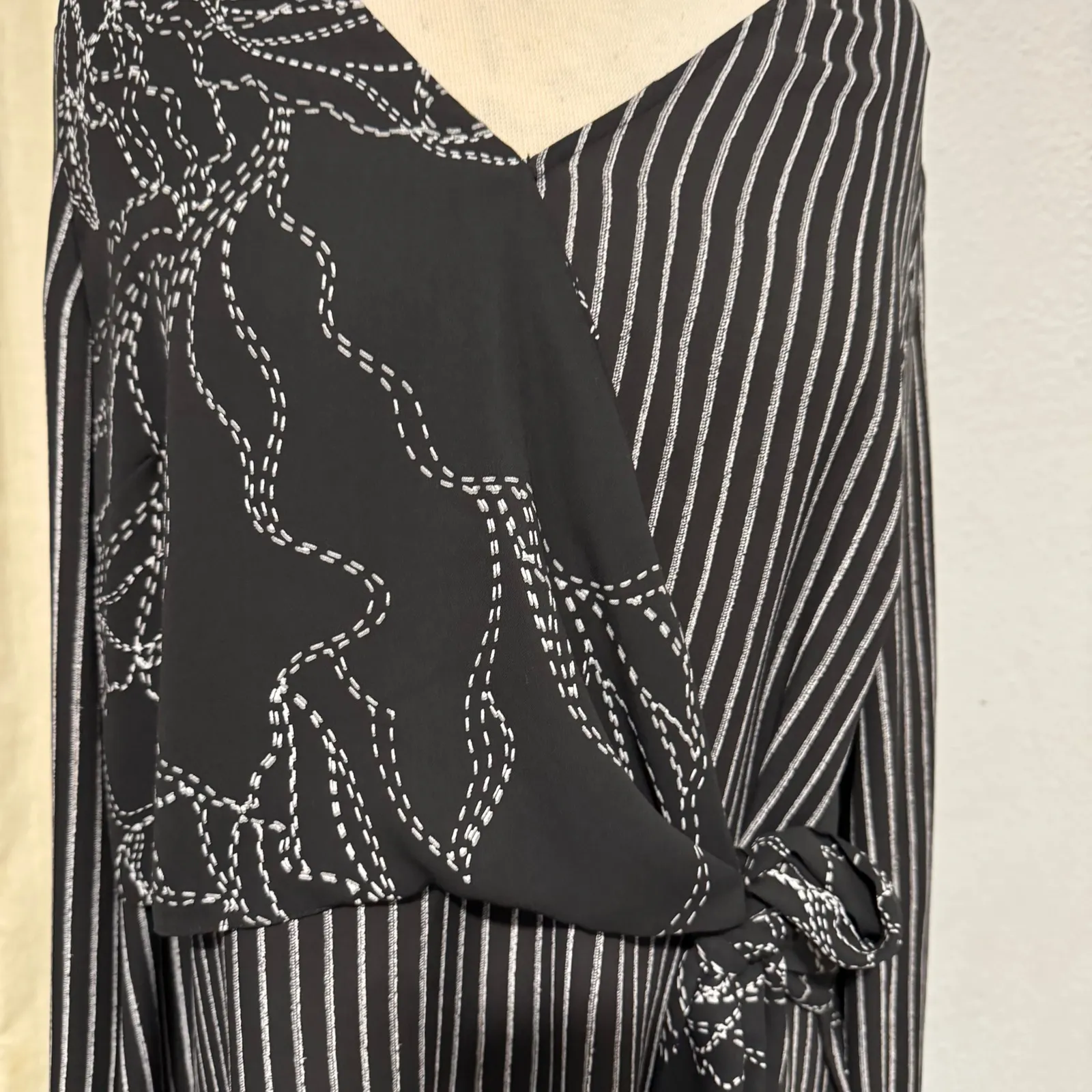 Alfani Black Women's Size L Chain Stripe Wrap V Neck Long Sleeve Blouse Top - Image 2