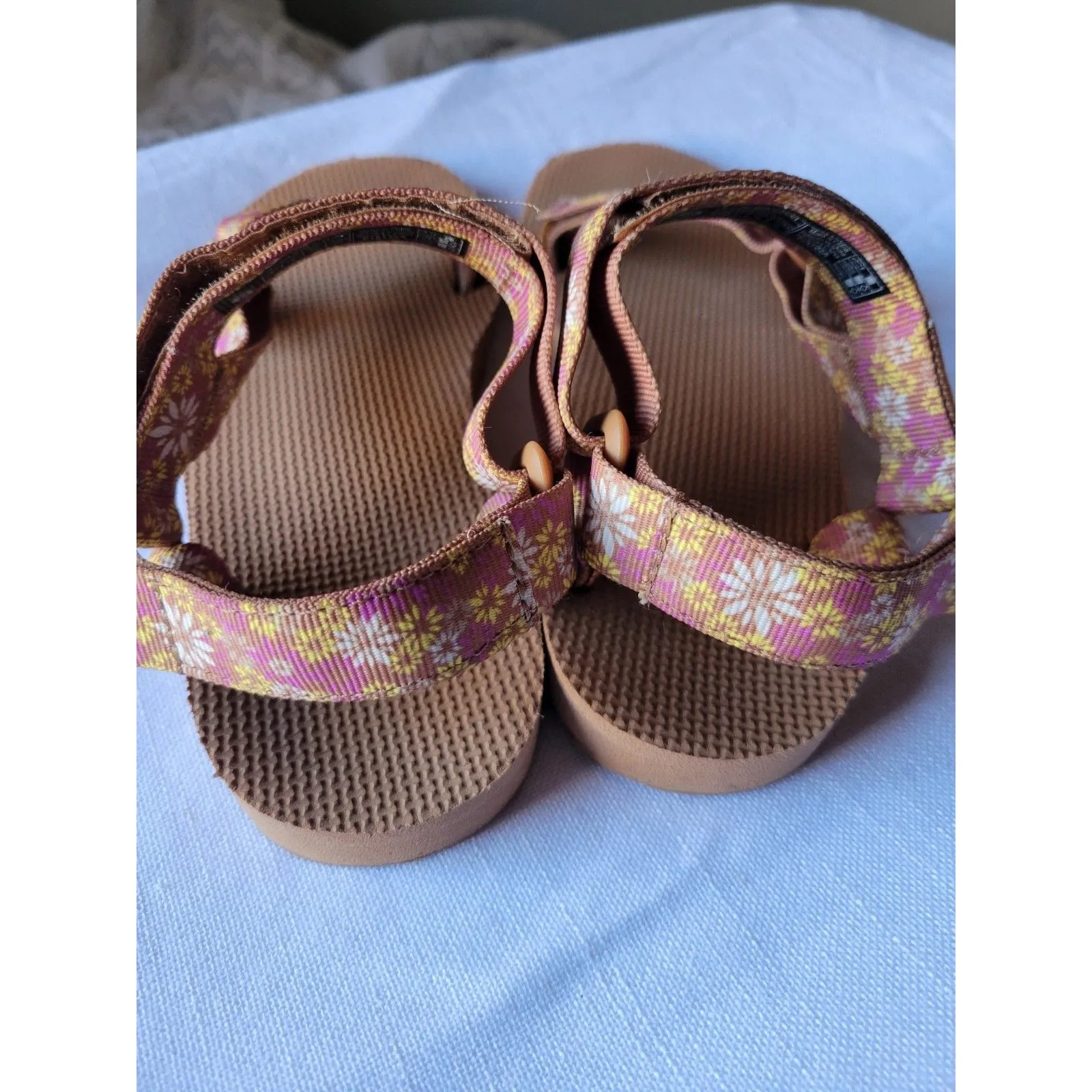 TEVA Flatform  Sandal Universal In Brown Floral Size 7 - Image 4