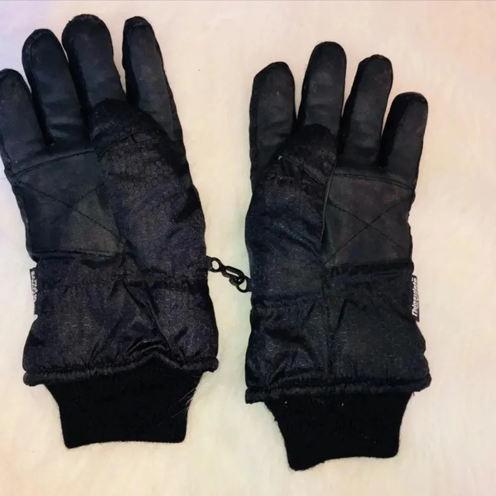 Thinsulate medium black gloves; Velcro closure - Image 2