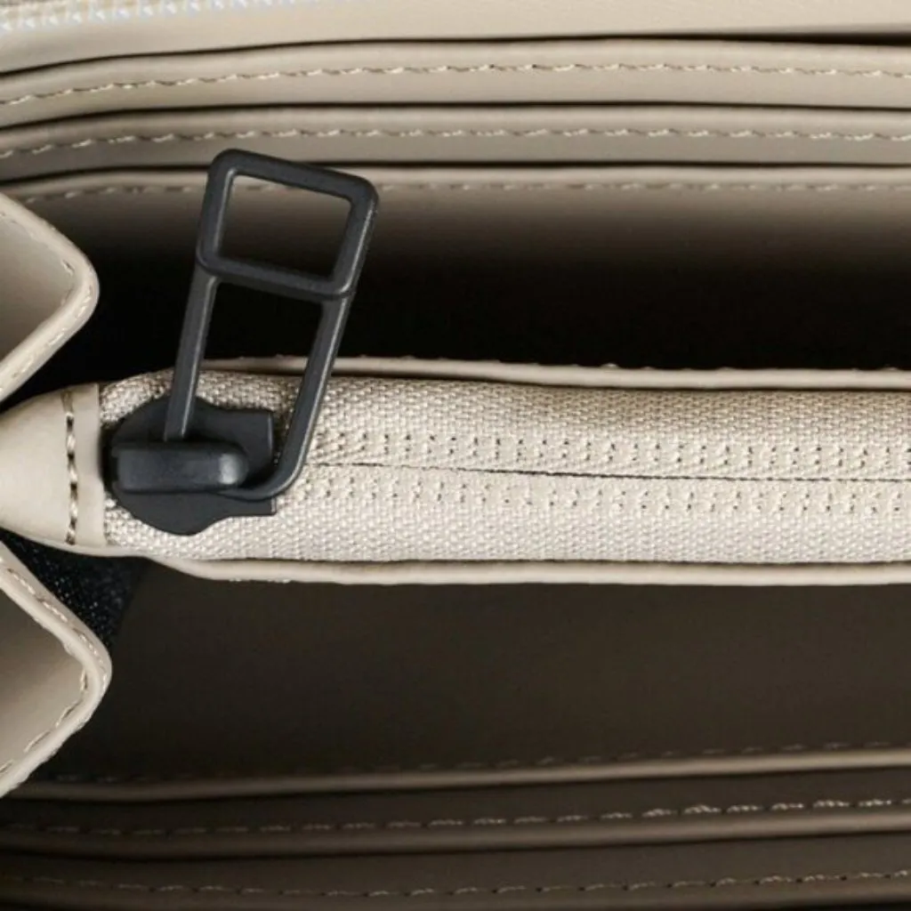 NWT RAINS Travel Long Wallet OS Taupe Full Zip Waterproof Pockets Tan - Image 4