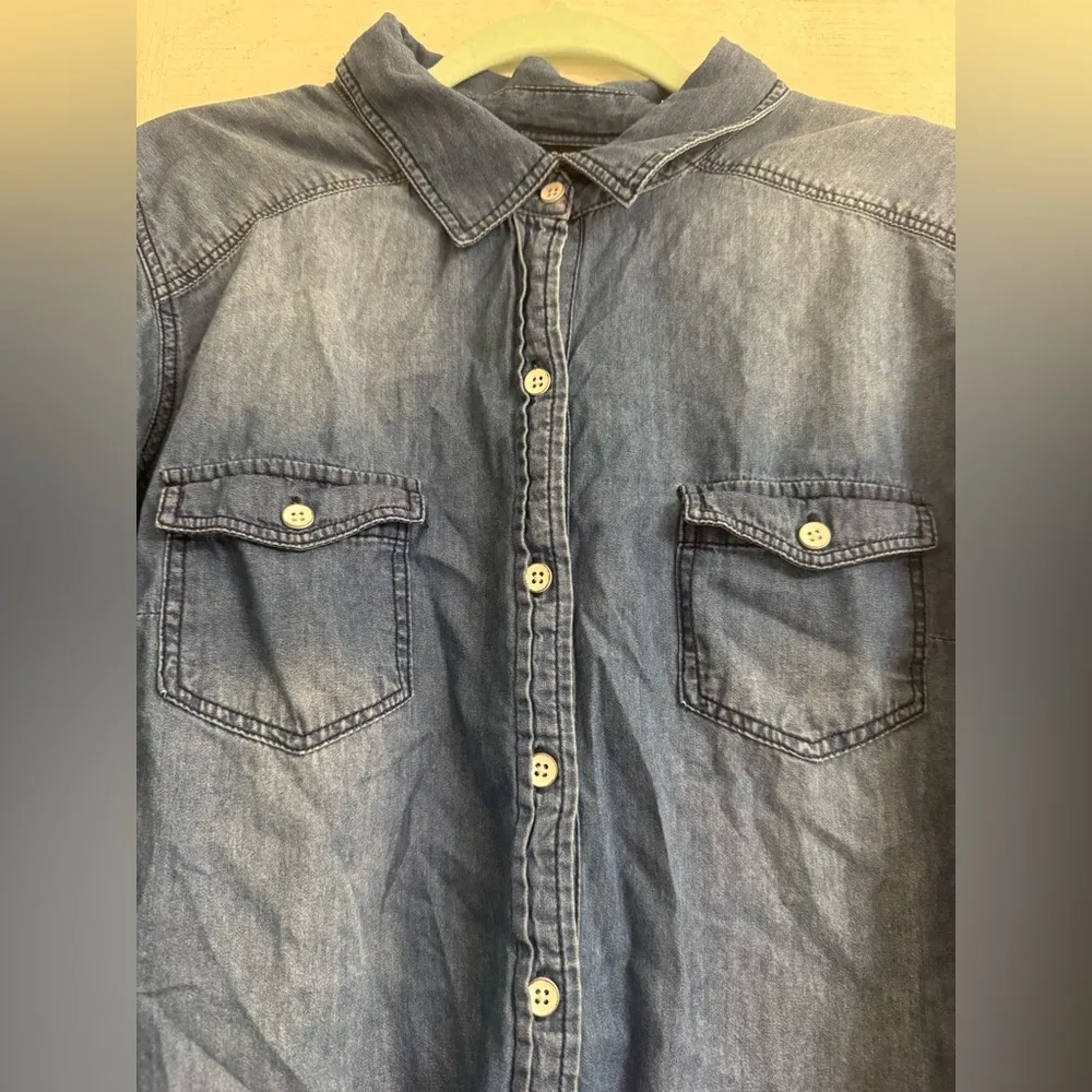 Torrid Taylor Medium Wash Chambray Denim Button-Down Shirt - size 1 - Image 2