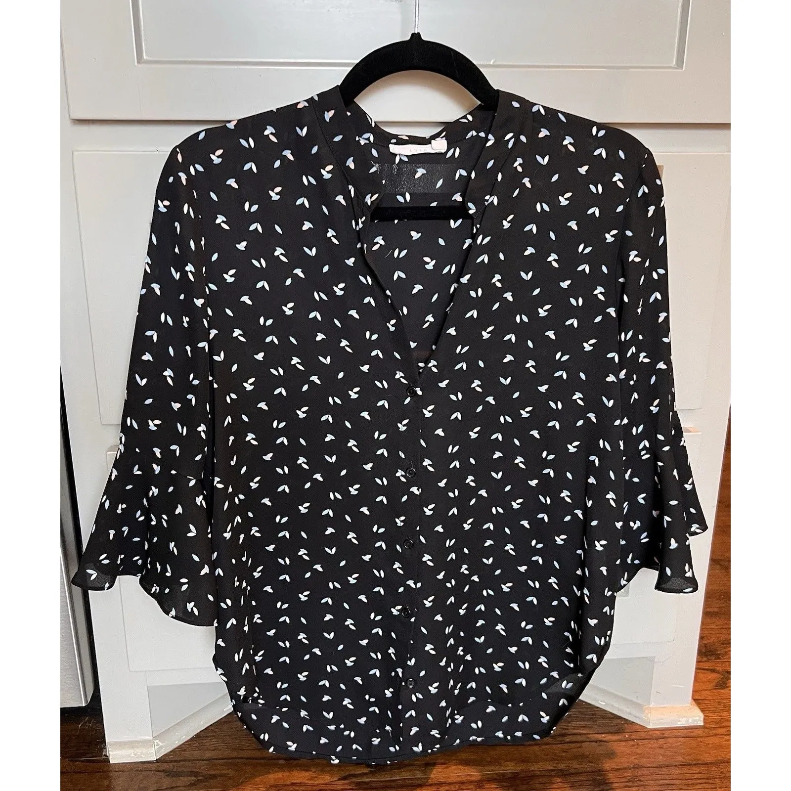 Lush Women's All In Favor Print Bell Sleeve Shirt Size XS EUC Navy Blue Floral - Image 3