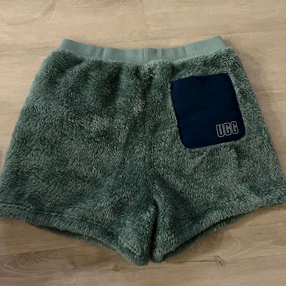 Women’s  Sherpa Green Fleece Lined Camila Shorts Large L Green Brand NWOT - Image 5