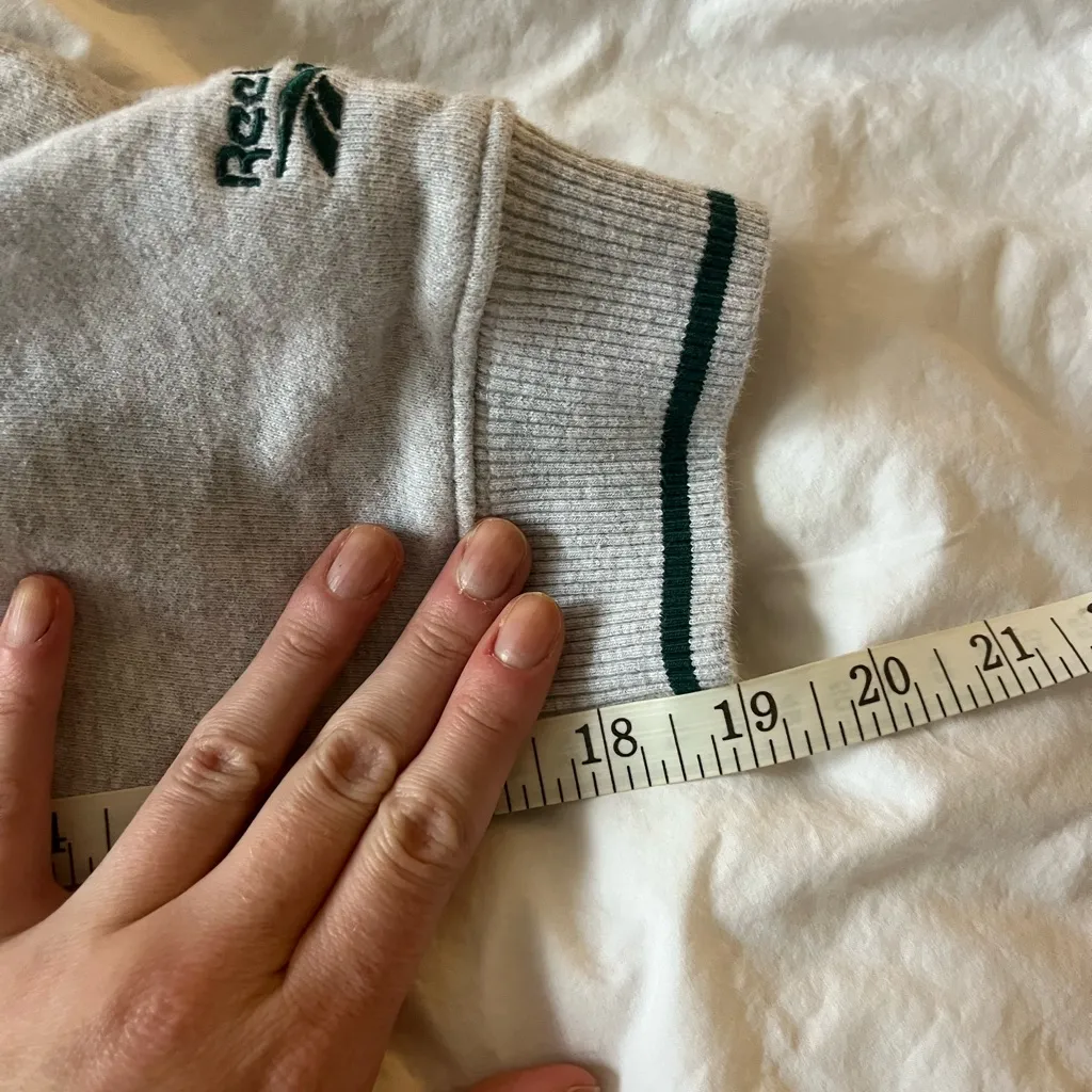 Vintage Women's Gray V-Neck Sweatshirt - Image 7