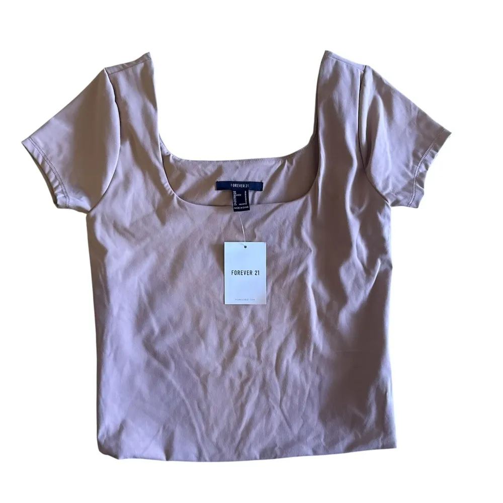 Forever 21 beige or pale pink Short Sleeved Crop Top Women's S square necklace - Image 4
