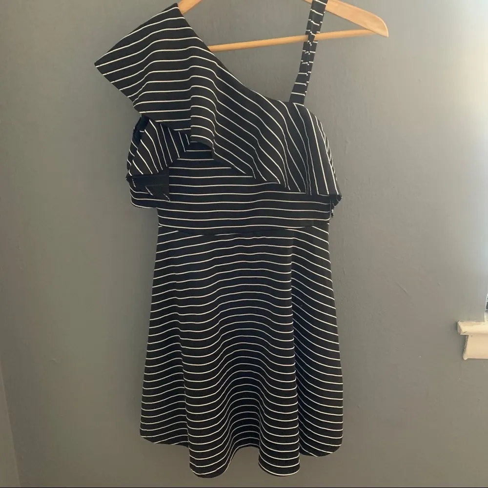 NWT Bardot black stripe ruffle shoulder dress - Image 5