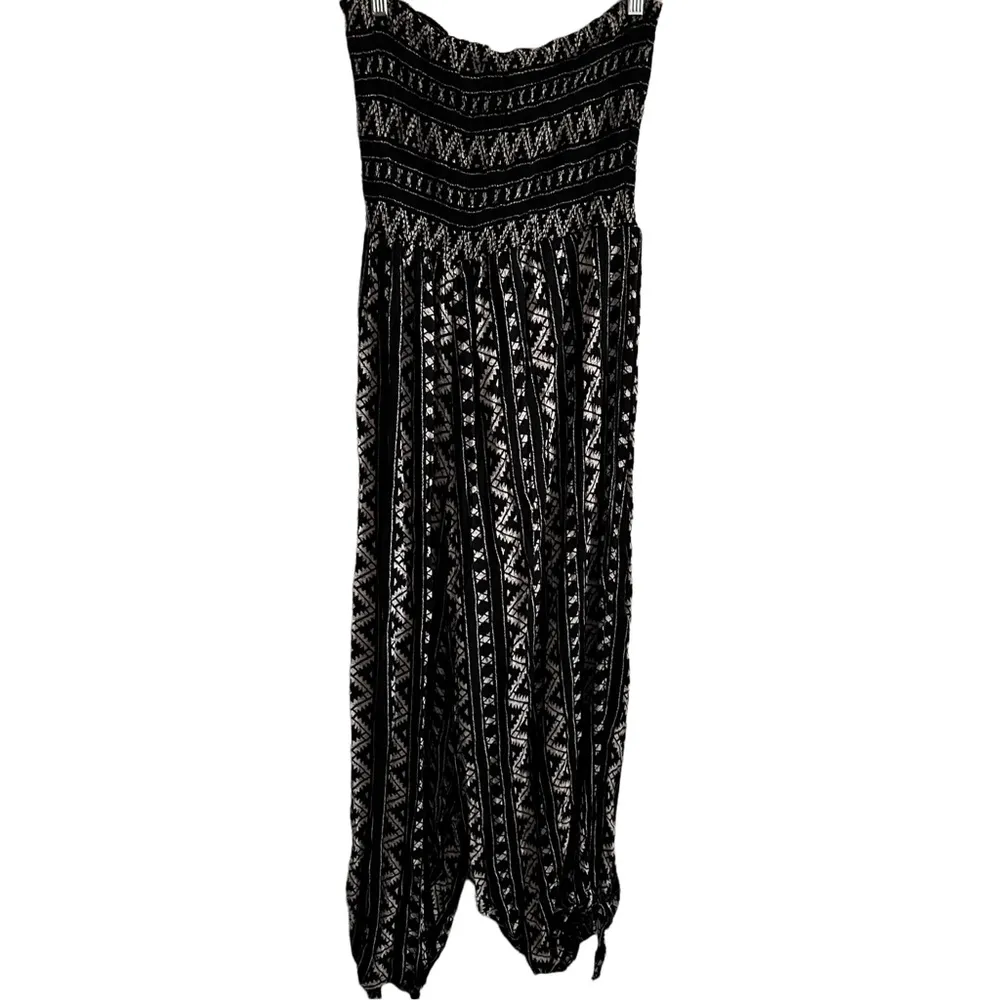 Urban Outfitters Strapless Smocked Top Jumpsuit Size Large Bohemian Casual - Image 2