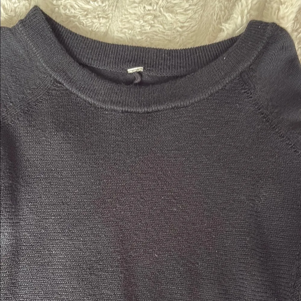 Lululemon Black Long Sleeve Sweater - Image 3
