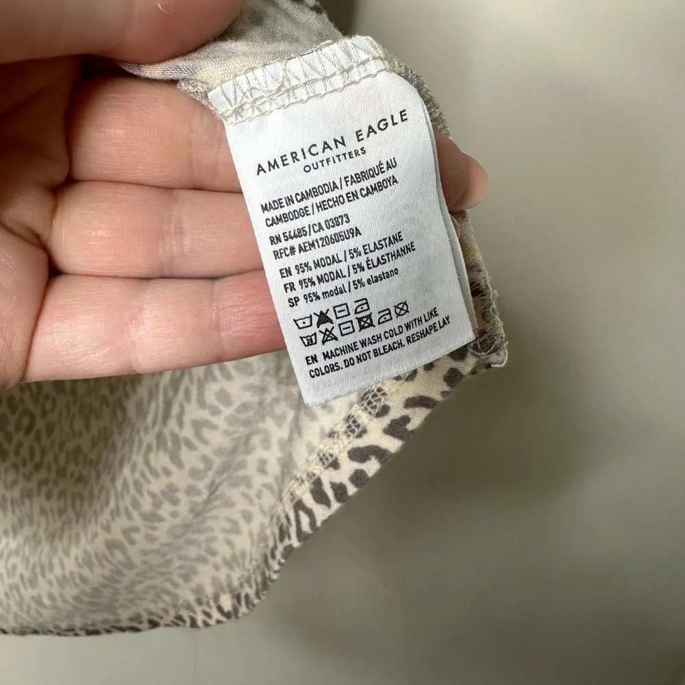 American Eagle Soft & Sexy Leopard Print Short Sleeve Top Medium - Image 2