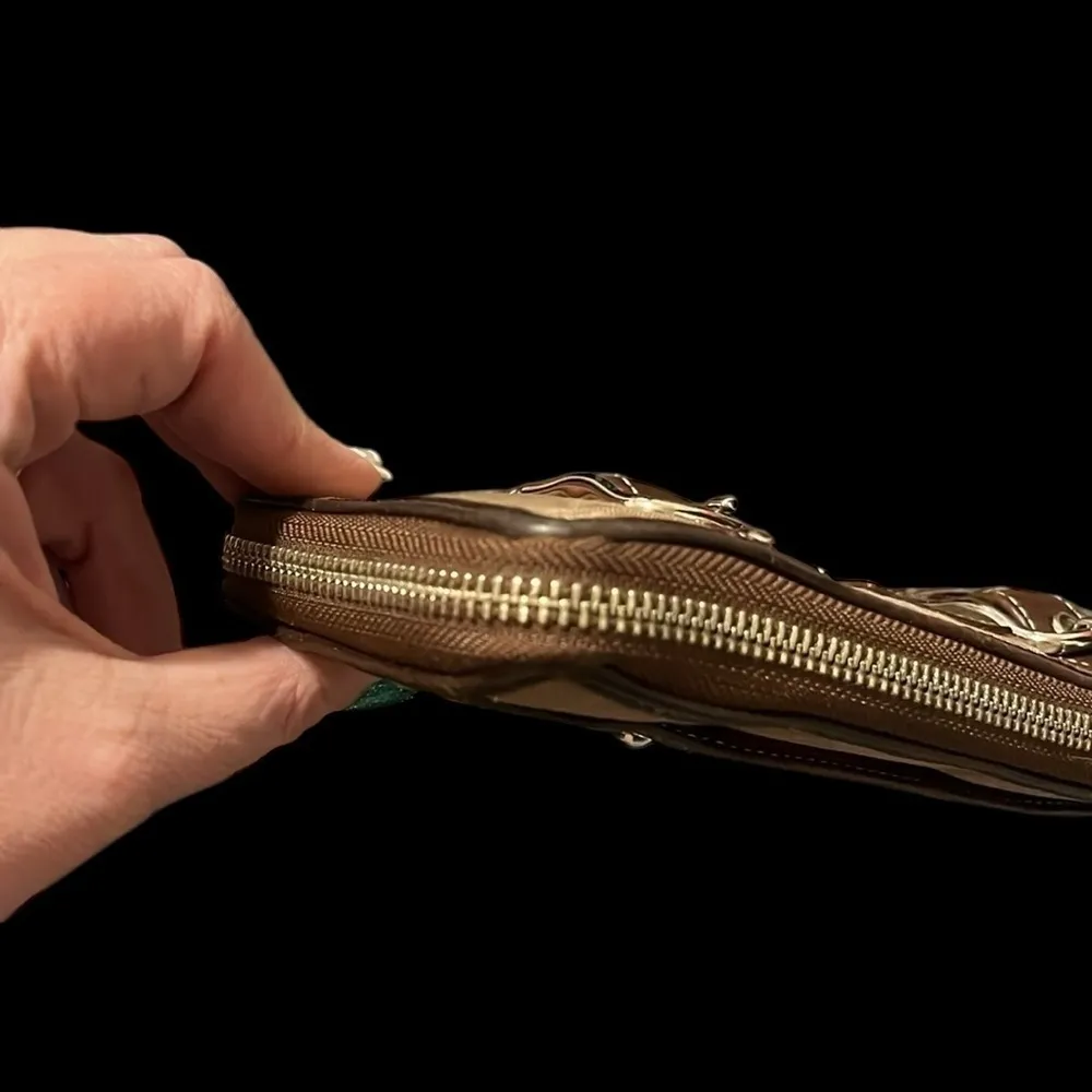 Coach Authenticated Vintage Zoe Horse & Carriage zip around wallet with COA - Image 9