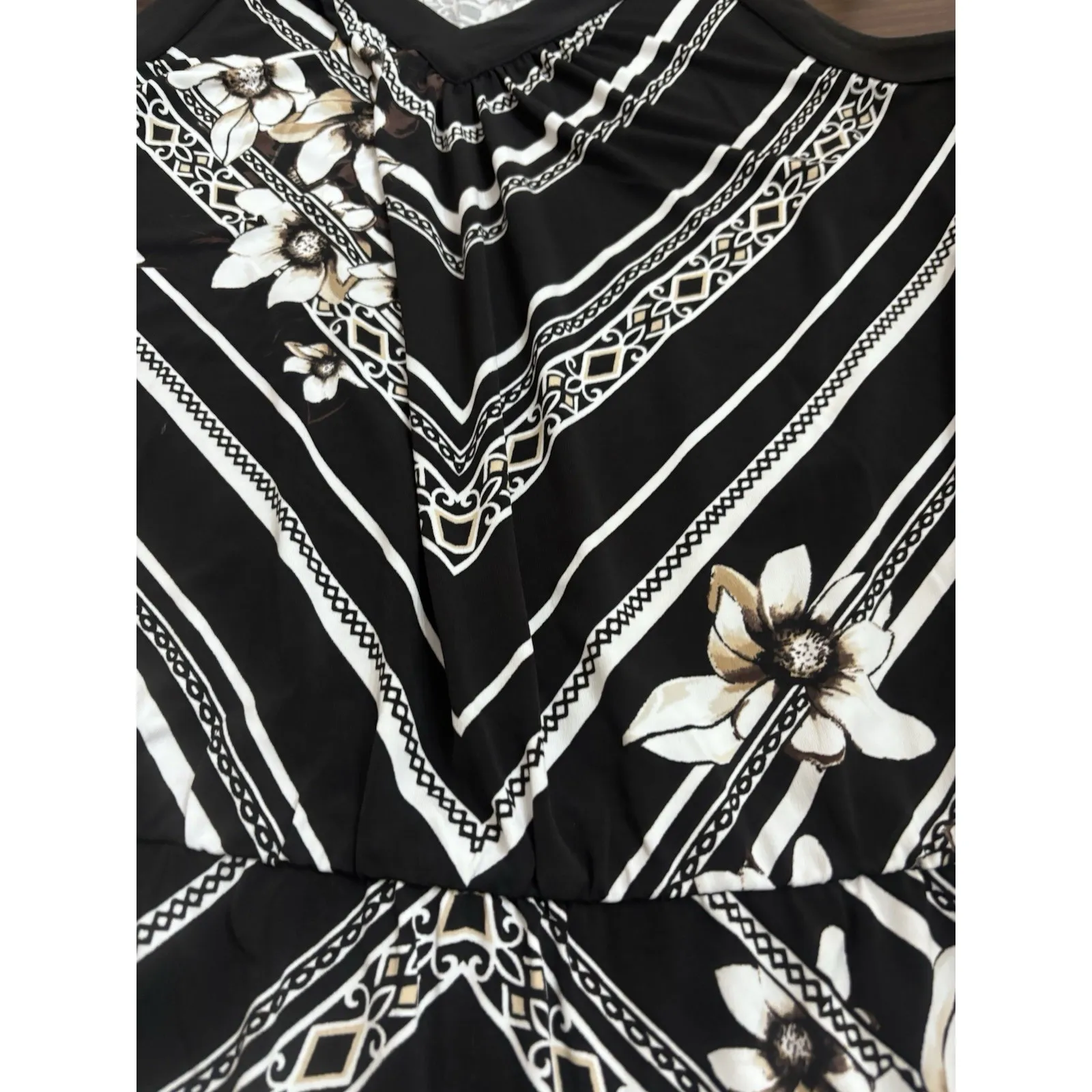 WHITE HOUSE BLACK MARKET WHBM long Line Tie Neck Tank Large - Image 2