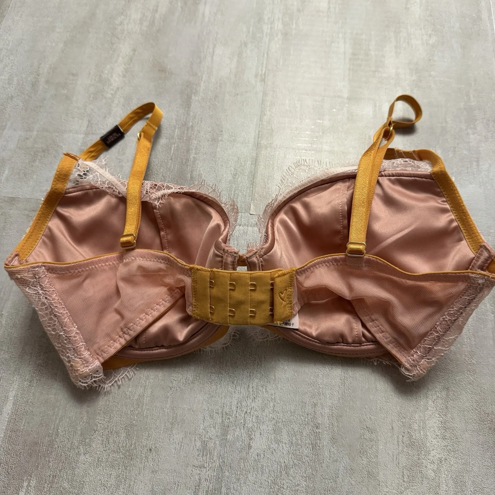 Victoria's Secret‎ Bra Size 32DD Lined Plunge Pink Lace Yellow Mustard Straps - Image 4