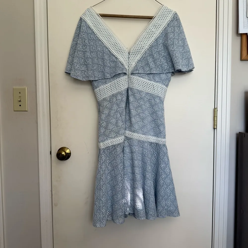 Gianni Bini Blue Flutter Sleeve V-Neck Midi Dress - Image 4