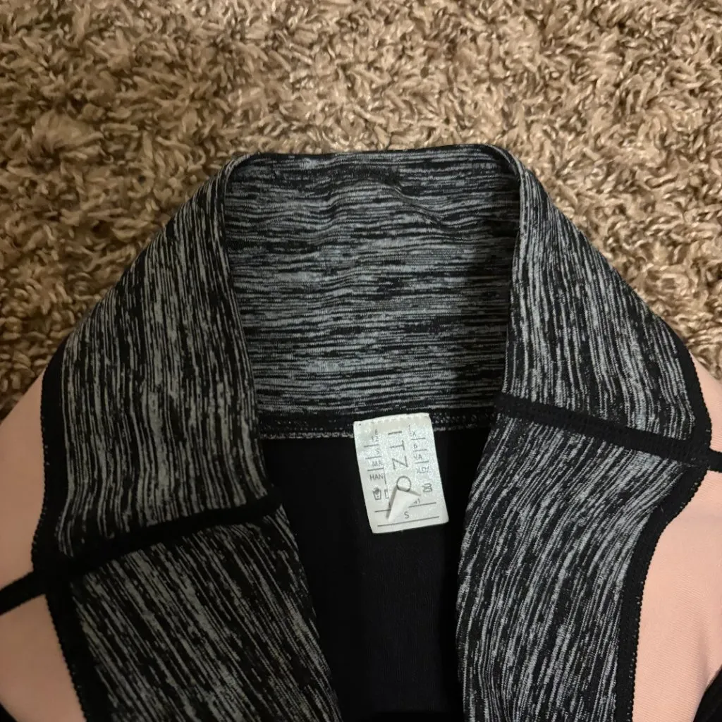 Itzon Leggings Small Black Ankle Length Gray and Pink Wide Waistband Nylon Blend - Image 2