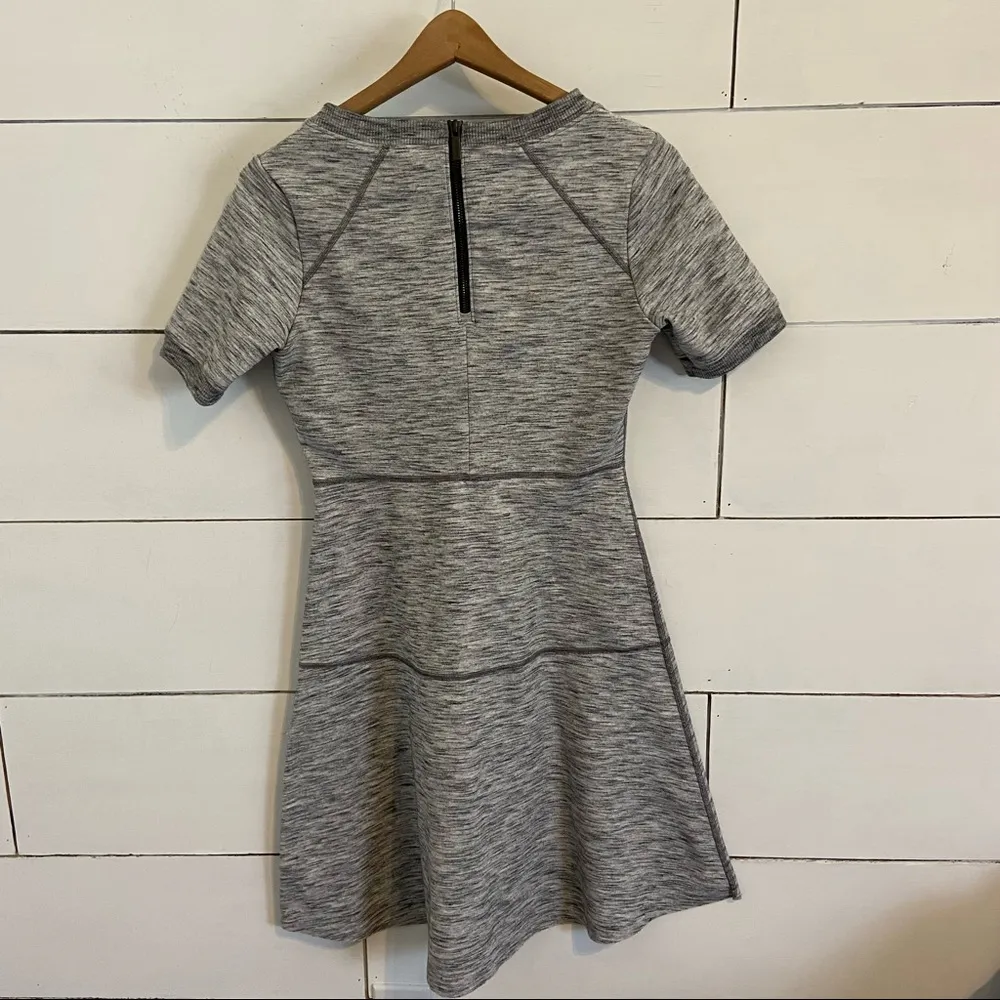 Athleta En Route Fit and Flare Heather Gray Dress. Size XSmall. - Image 3