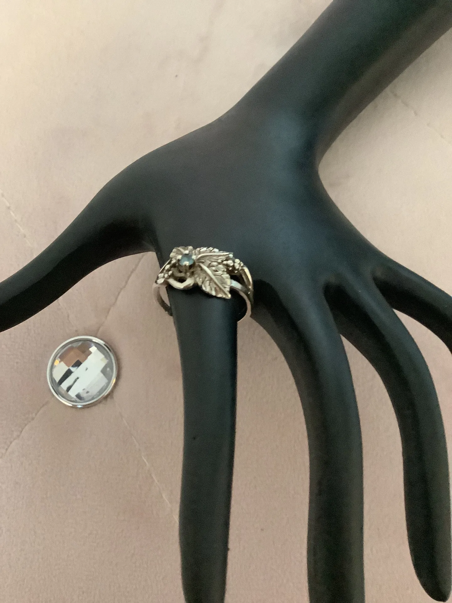 Vintage Silver Leaves Ring - Image 5