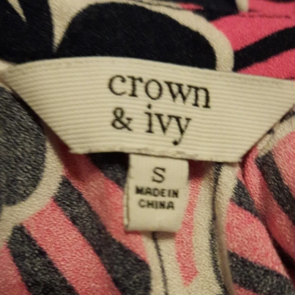 Crown & Ivy Blouse Small Size - Image 4