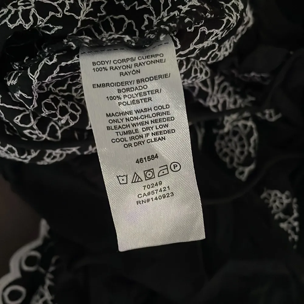 LOFT OUTLET Black & White Embroidered Tank Top Size Large - Image 8