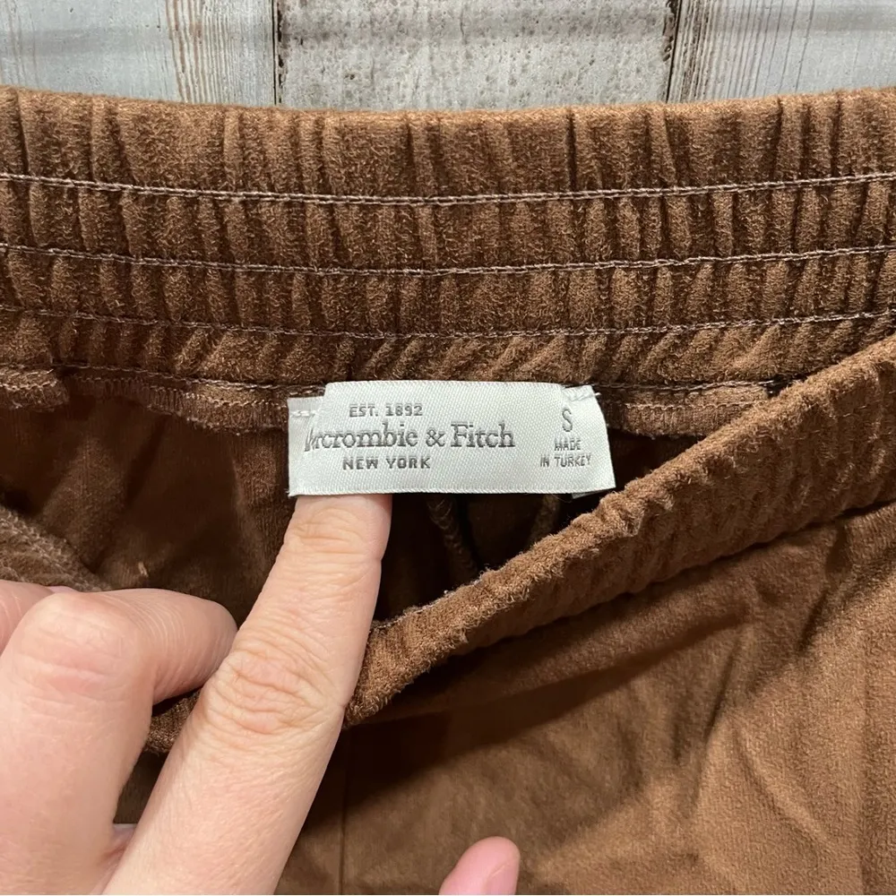 Abercrombie & Fitch A&F Tan Brown Faux Suede Short Shorts Womens Size Small - Image 3