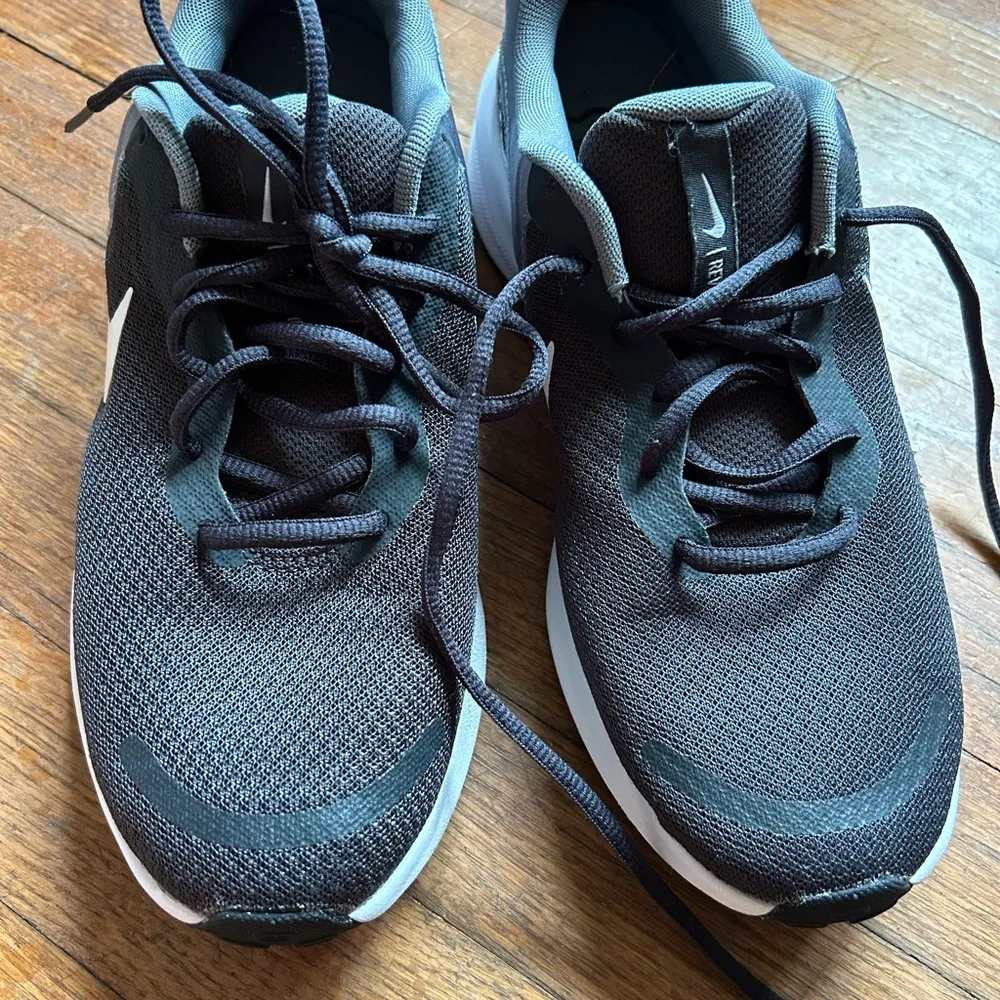 Nike Revolution 7 Unworn 9.5M Running Shoe - Image 7