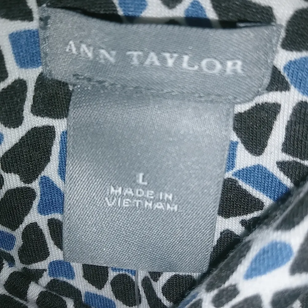 Ann Taylor L Crossover Front Tank Top Diamond Tiled Black Blue Pattern - Image 2