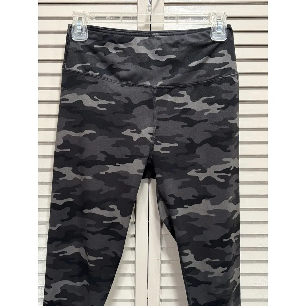 Maurices Black/Gray Camo Band Waist Crop Leggings Size Small‎ Pockets - Image 2