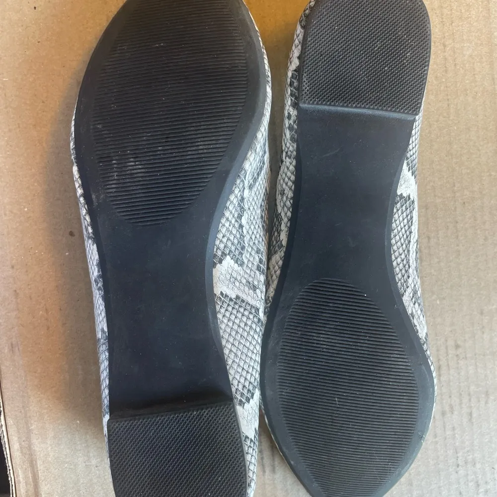 Steve Madden Snake print flats - Image 5