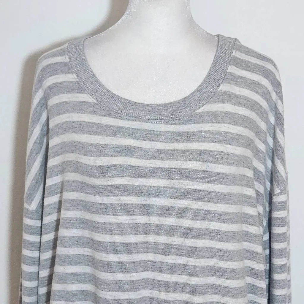 Splendid Gray and White Stripe Long Sleeve Knit Top Size Large Gray Pullover - Image 3