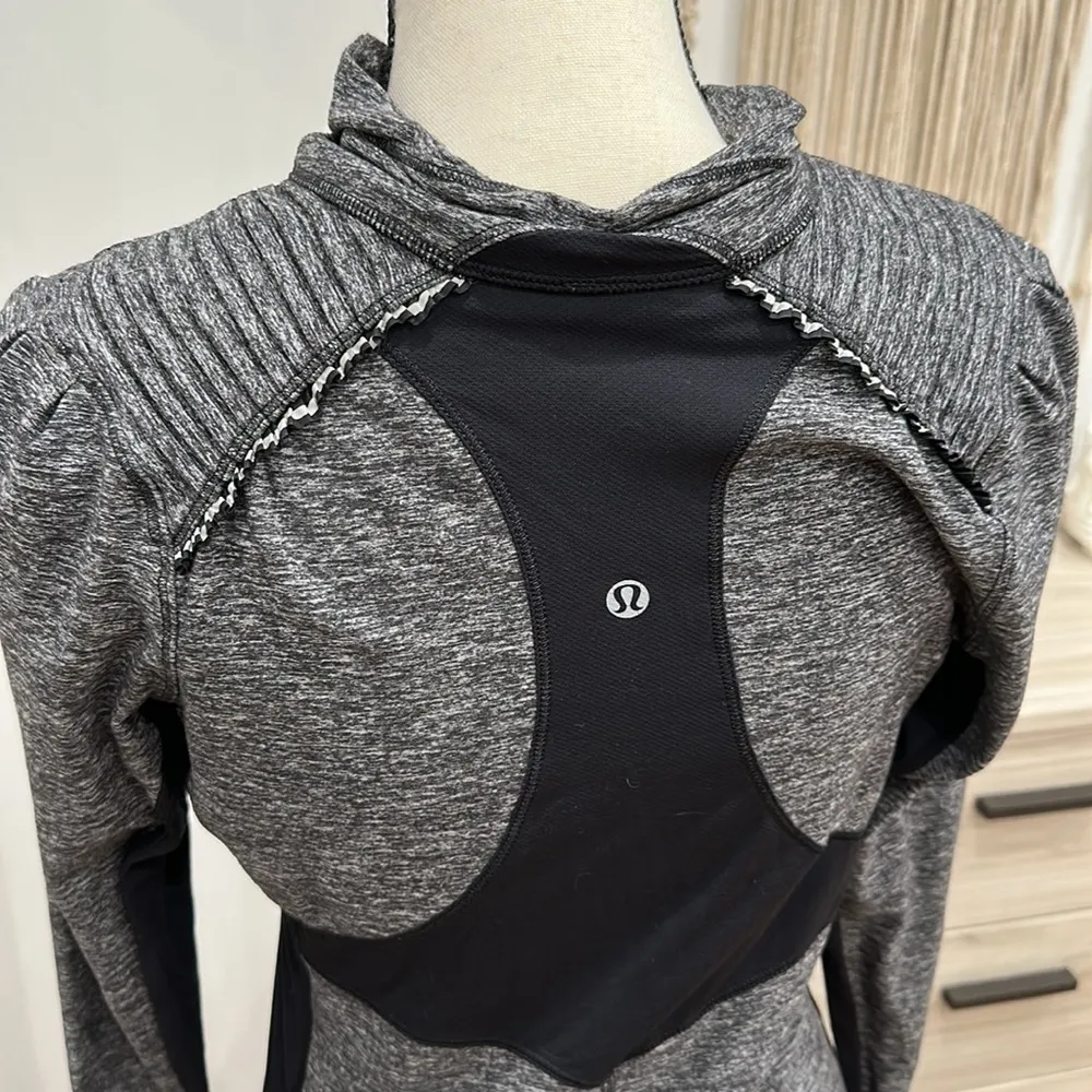 Lululemon Grey Half Zip size 8 - Image 5
