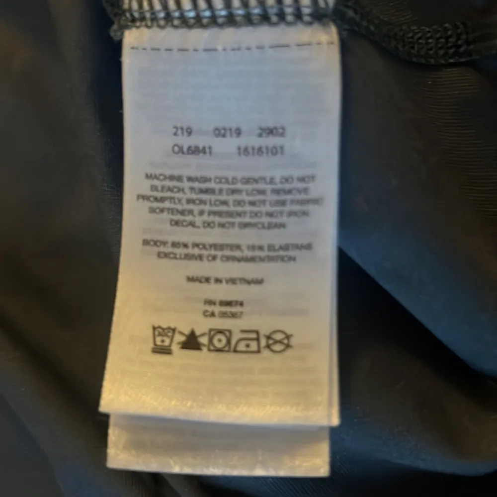 Mountain Hardware NWOT navy with thumbholes - Image 7