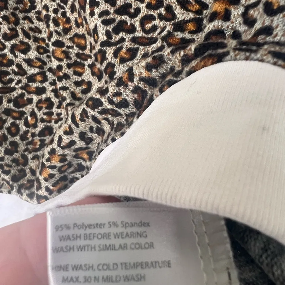 Zyia active long sleeve retro leopard long sleeve top size S - Image 4