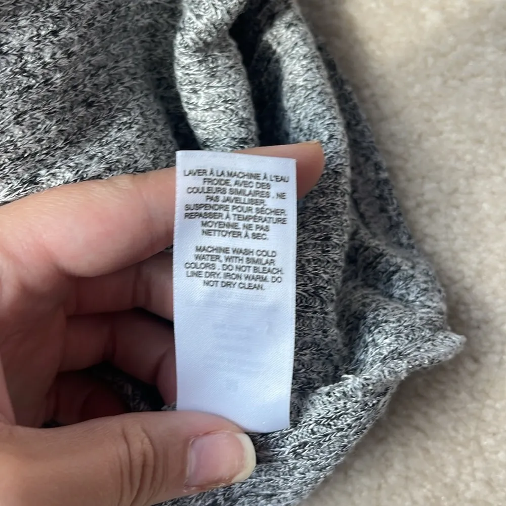 Sweater crop top with tie in front - Image 4