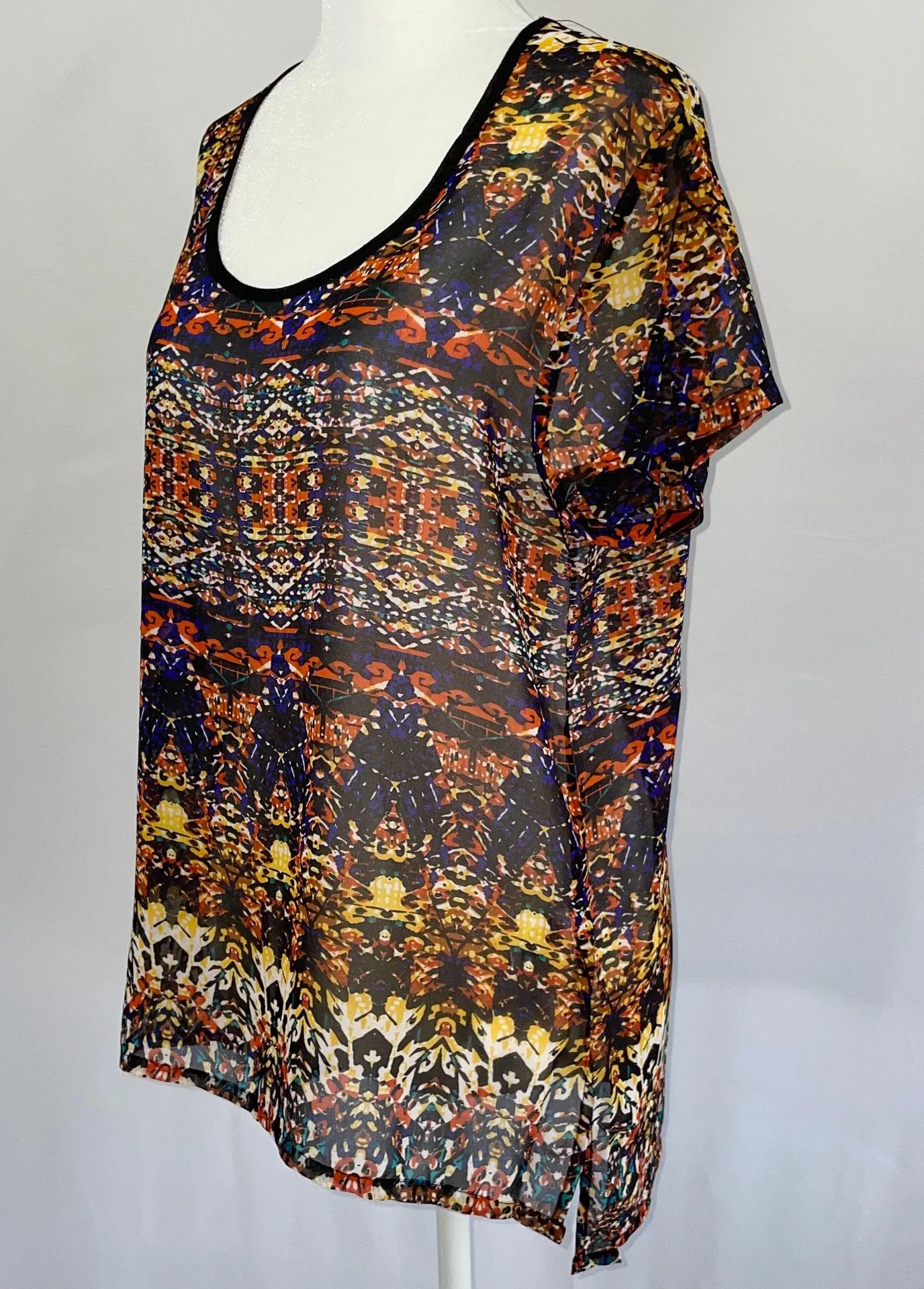 New  Sheer Chiffon Short Sleeve Top High Low Hem Multi Totem Print - Image 8