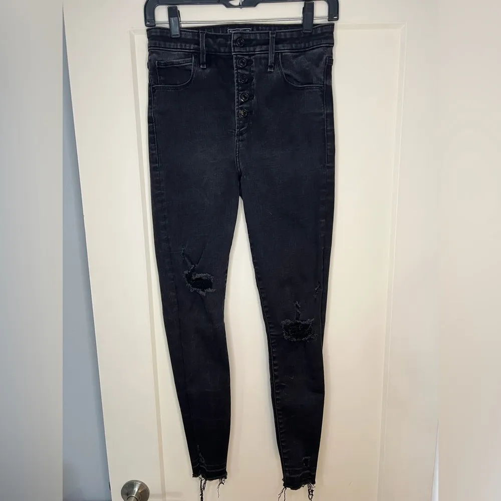 Abercrombie and fitch high rise distressed ankle jean size 28 - Image 2