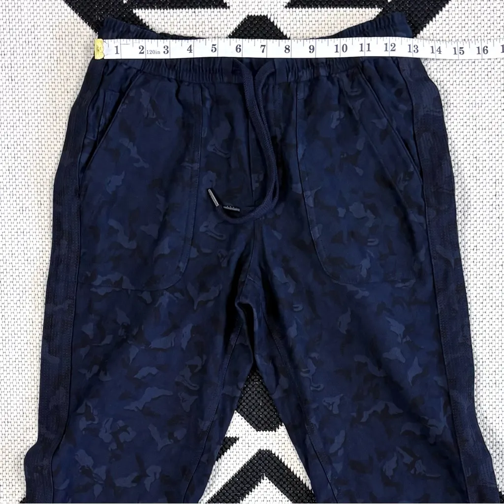 Athleta Printed Farallon Joggers in Stratum Camo Size 0 - Image 6